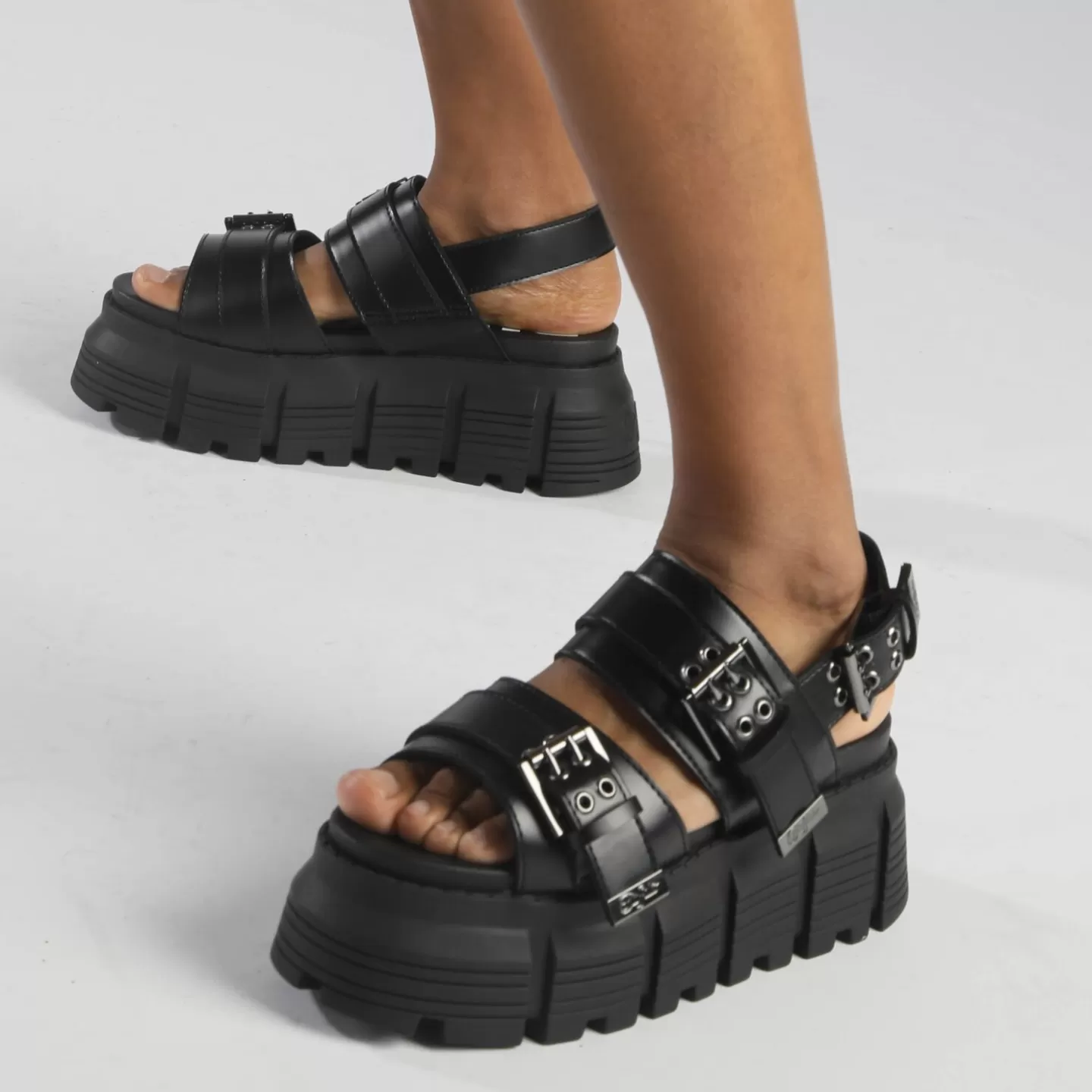 BUFFALO Ava Platform Sandals Vegan Black Hot